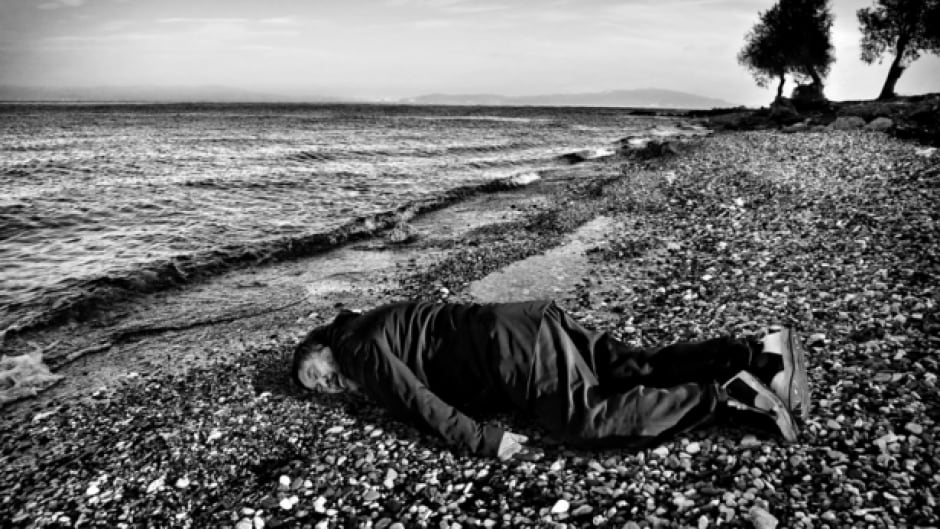 In a controversial portrait, Chinese artist Ai Weiwei has recreated the game-changing photo of drowned Syrian toddler Alan Kurdi.