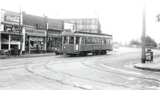 A streetcar travelling north along 10th Street NW in Hillhurst-Sunnyside.