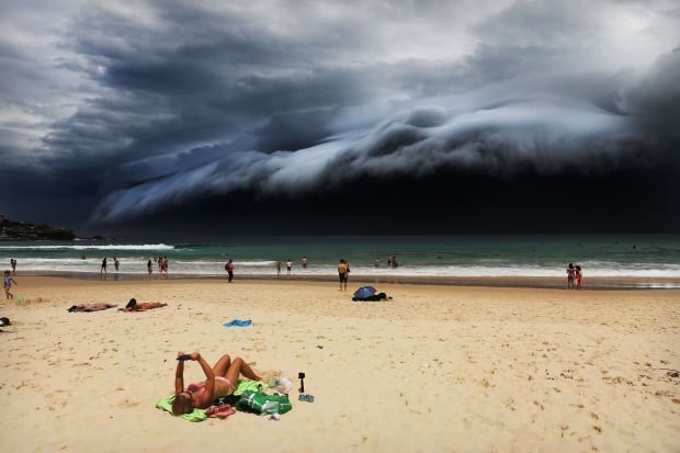 World Press Photo 2016 Nature winner Storm Front on Bondi Beach