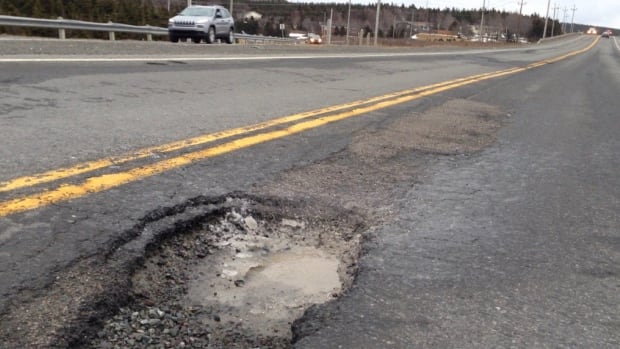 Auditor general blasts province for poor management of roads, highways