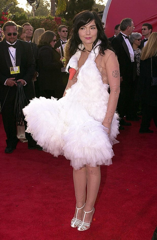 OscarsFashionHistory - Bjork 2001