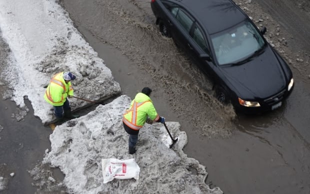 Rain winter storm Ottawa slush ponds lakes Feb 25 2016