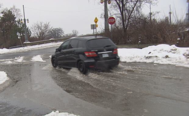 Rain winter storm Ottawa slush ponds lakes Feb 25 2016