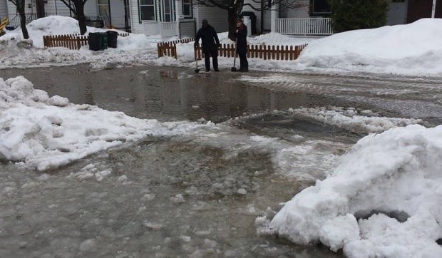 Rain Ottawa winter storm slush wet streets roads Feb 25 2016