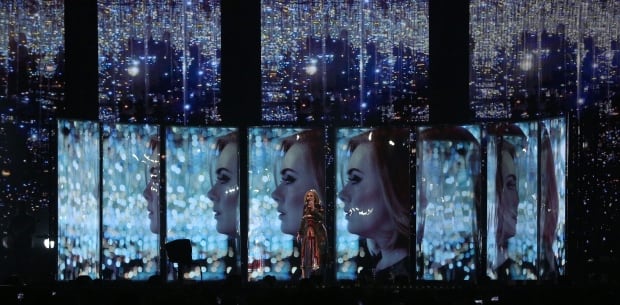 Adele preforms brits