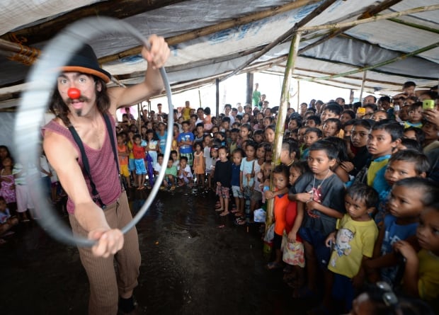 Clowns Without Borders Philippines Typhoon Haiyan