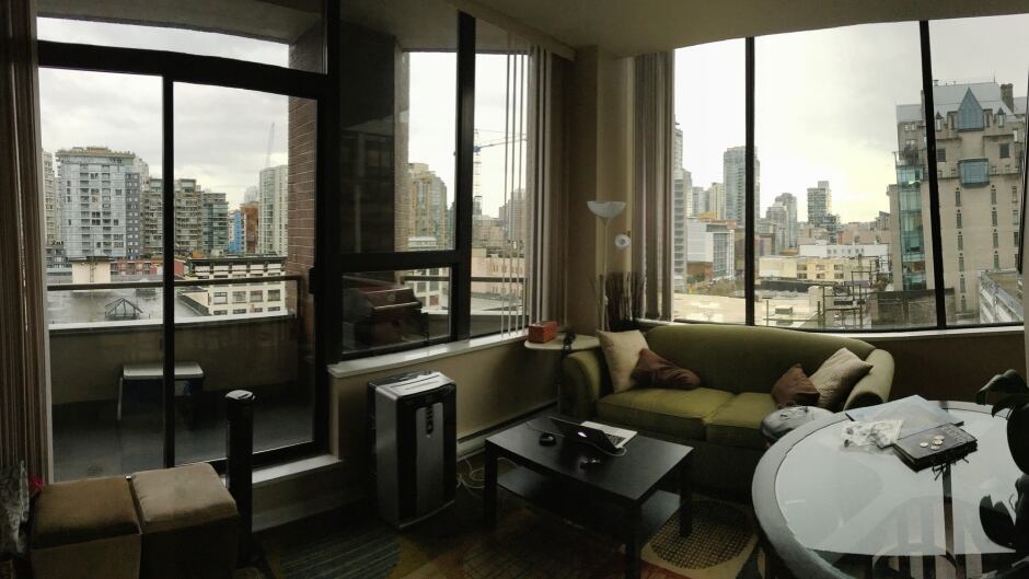 The rise of Airbnb listings is putting pressure on Vancouver's rental housing market, a city with vacancies as low as below one per cent.