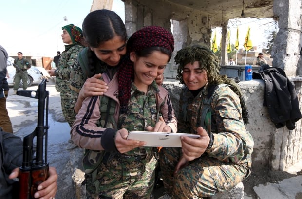 SYRIA-ceasefire-fighters-take-a-break Feb 26 2016