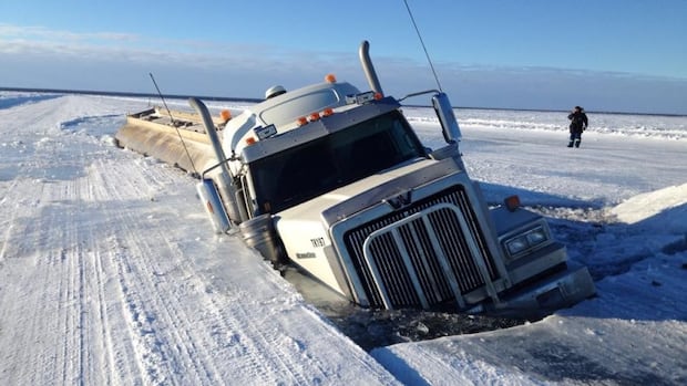 Truck that plunged through Deline ice road in 2016 was 4,000 kg overweight,  report finds | CBC News