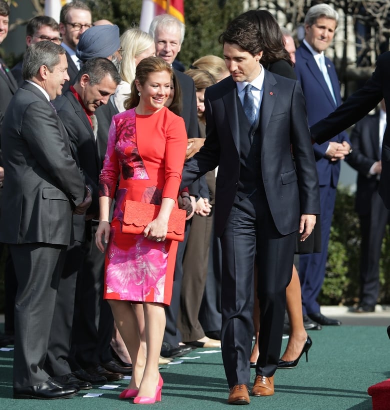 Sophie Grégoire-Trudeau puts Canadian fashion in the spotlight on .  visit | CBC News