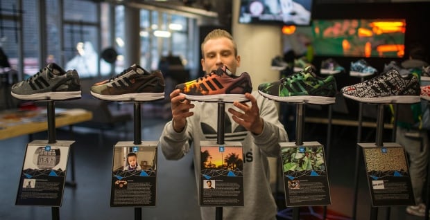 SOCIAL MEDIA SHOES TECHNOLOGY