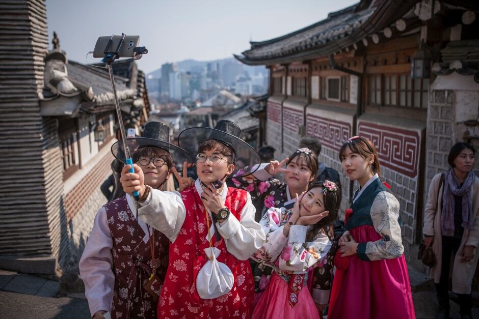 South Korea Hanbok dress resurgence March 2016 Seoul selfies