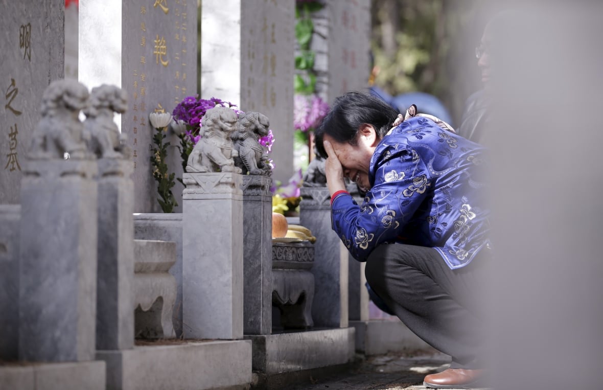 Chinese honour the dead on Tomb Sweeping Day CBC News
