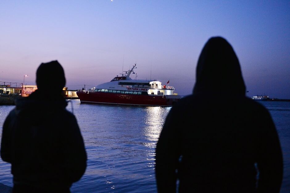 Refugees in Chios watch Turkish ship arrive April 4 2016