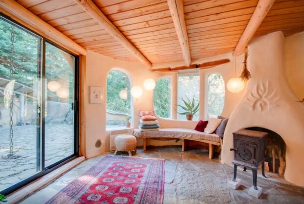 Airbnb-Mayne Island BC