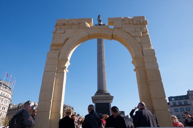 Tourists-Arch