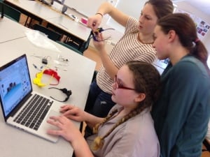 nb-wearable-tech-dress-students