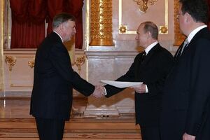 Canadian ambassador Ralph Lysyshyn meets Russian president Valdimir Putin