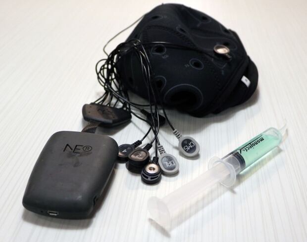 Portable transcranial direct current stimulation kit