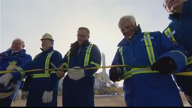 Wall cuts ribbon for Husky Energy project