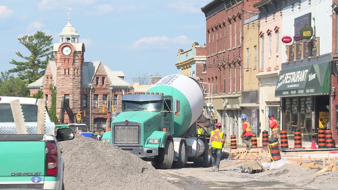 Arnprior businesses hit by water advisory amid heavy construction