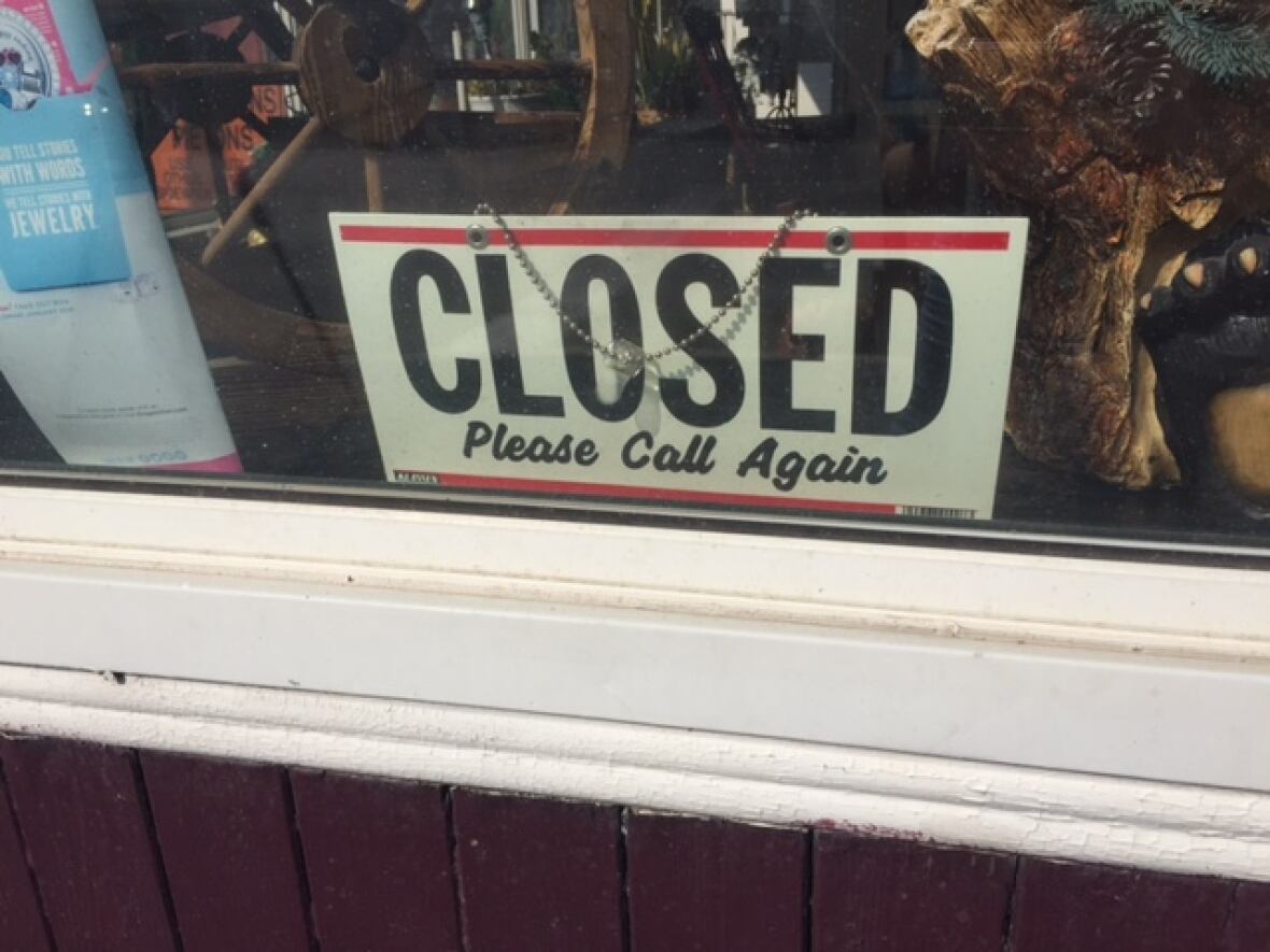 Arnprior businesses hit by water advisory amid heavy construction | CBC