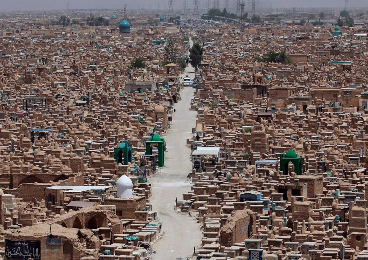 iraq-cemetery-valley-of-peace-shiite-holy-city-of-najaf.jpg
