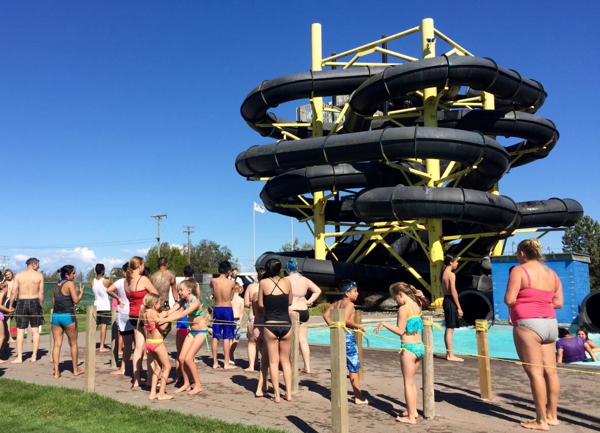 Waterslide revellers take in 1 last day at Splashdown park CBC News