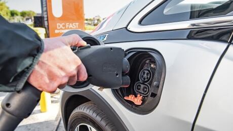Capitalism keeps thwarting the critics, this time U.S. giant carmaker GM releases the Chevy Bolt with an electric range of nearly 400 kilometers. 2017 Chevy Bolt from Chevrolet media site