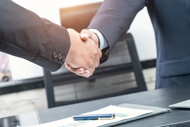Business people shaking hands - 446565871