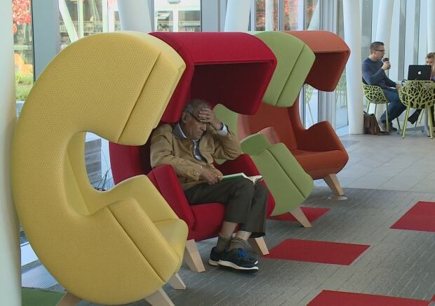PHONE CHAIR