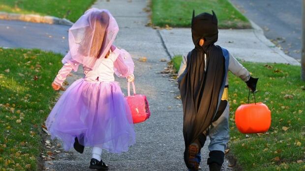Trunk-or-treating events offering COVID-friendly alternative for Halloween