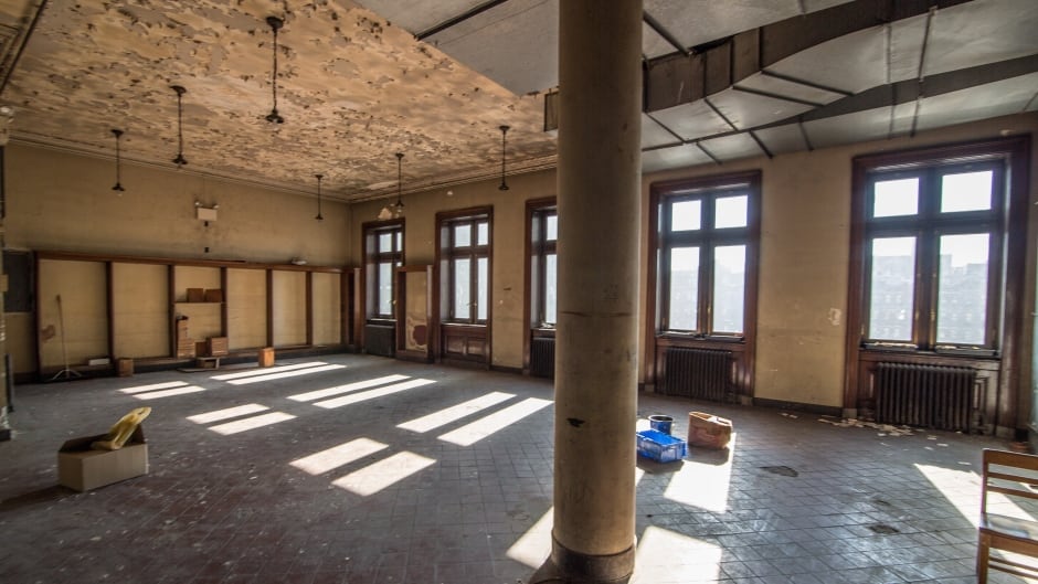 A photo of the interior of a now-unused apartment within the Fort Washington branch of the New York Public Library.