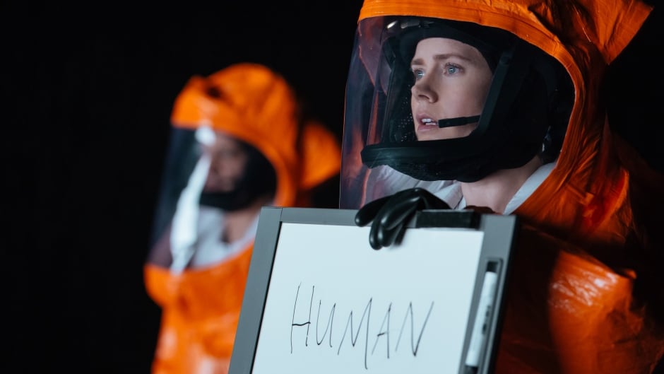 Amy Adams (right) plays Louise Banks in the film Arrival that tells the story of communicating with aliens here on earth.