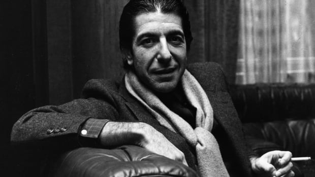 Singer-songwriter Leonard Cohen dead at 82