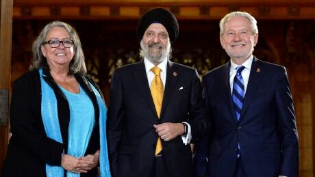 Sarabjit Marwah, centre, stands with Senator Frances Lankin, left, and Senator Peter Harder before being sworn in during a ceremony in the Senate on Nov. 16, 2016. Senate Swearing In 20161116
