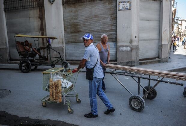 Vendors in Havana