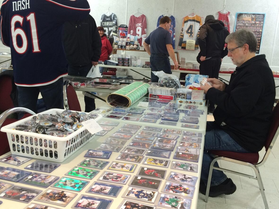 'Diehards' keep sports card collecting alive and well in Saskatoon