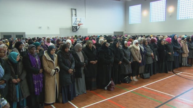 Hundreds of people attended the funeral service for Asma and Nasiba A-Noor on Sunday afternoon at the Jami Omar Mosque.