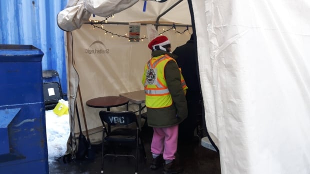 Pop-up overdose prevention tent