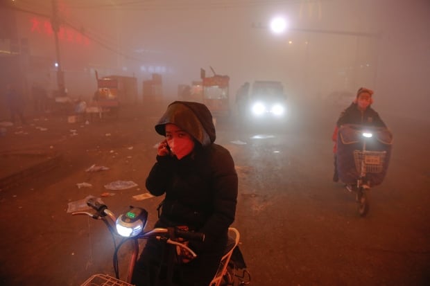 CHINA-POLLUTION Red alert