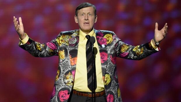 Ernie Johnson delivers poem at Sager memorial