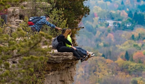 Peak- selfie stick