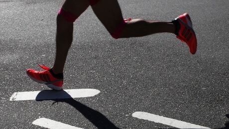 A runner takes part in the 2011 New York City Marathon in New York November 6, 2011. REUTERS/Shannon Stapleton (UNITED STATES - Tags: SPORT ATHLETICS SOCIETY) - RTR2TORH ATHLETICS-MARATHON/NEWYORK