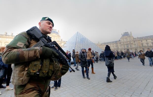 NEW-YEAR/PARIS-SECURITY