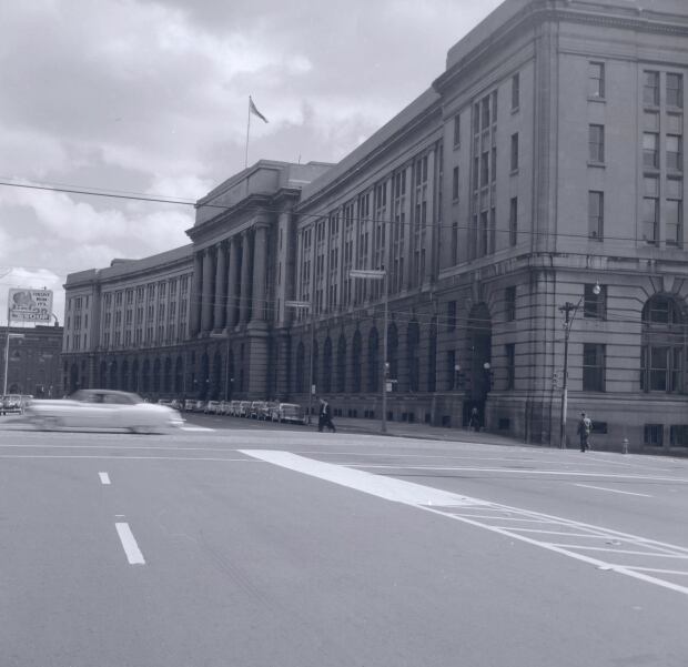 Toronto: Dominion Public Building 1955