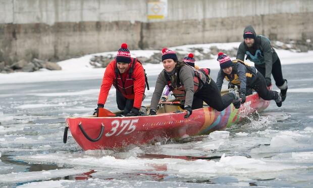 Travel Log Ice Canoeing2
