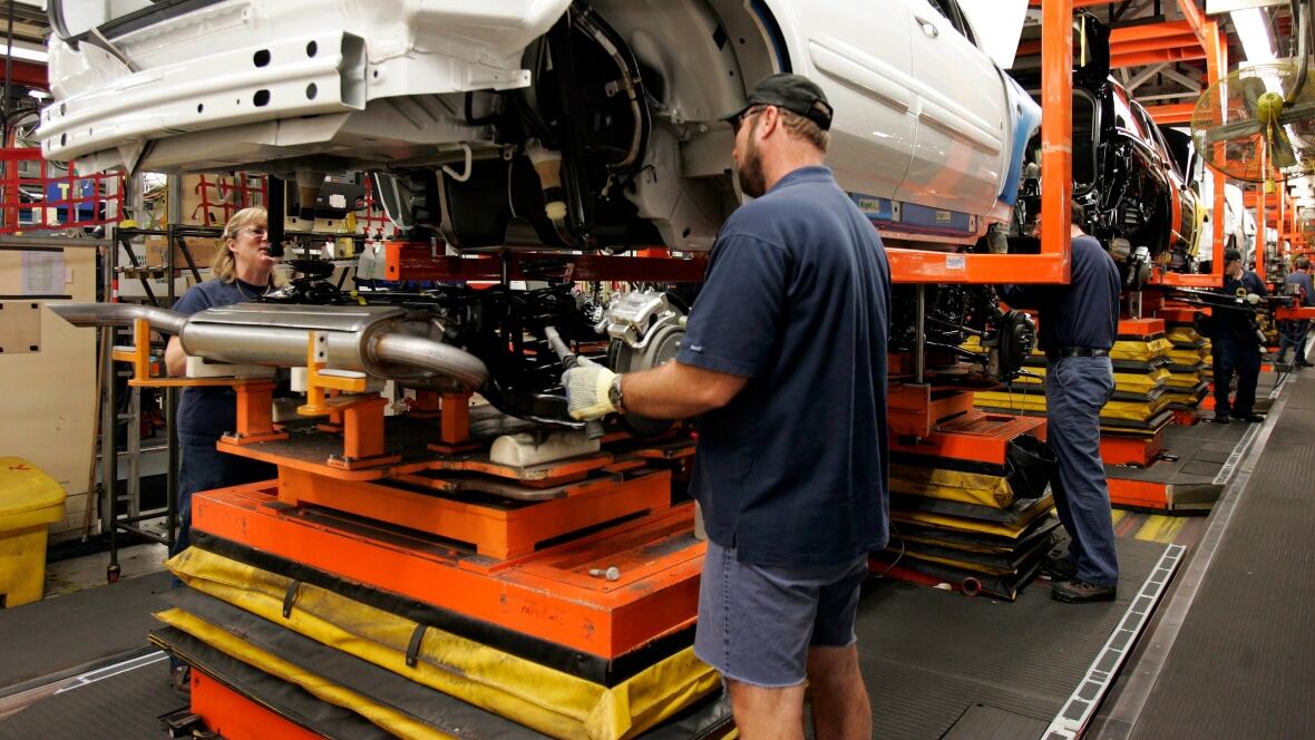 'It's all about profit': Unifor head tells CAMI workers GM to ramp up Equinox production in Mexico