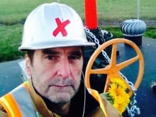 Ken Ward sabotage selfie