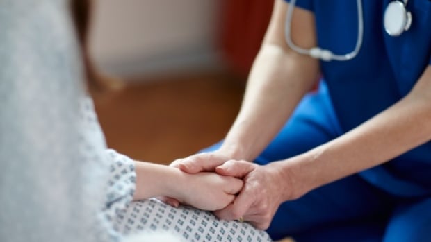 Give rapid tests to care home staff during COVID-19 outbreaks, Manitoba family says